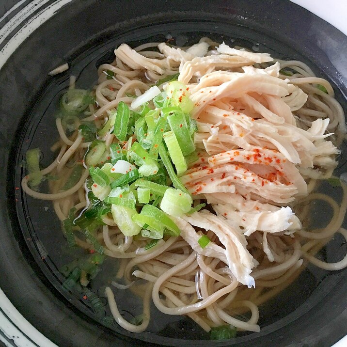 冷やし鶏蕎麦☆鶏のお出汁とレモン香る